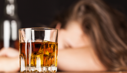 BENEFÍCIO ASSISTENCIAL À DEPENDENTE DE ÁLCOOL: CONFIGURAÇÃO