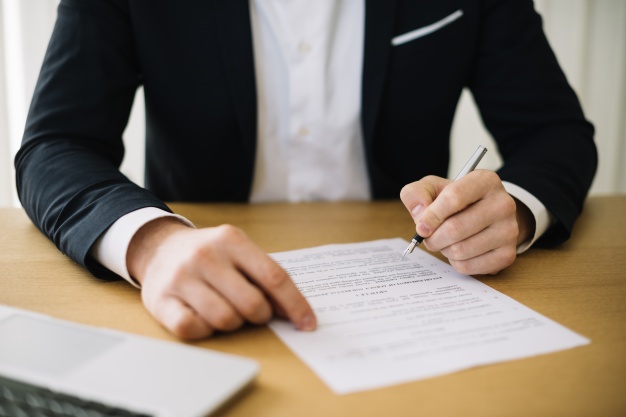 DIVISÃO DO BENEFÍCIO DE PENSÃO POR MORTE ENTRE ESPOSO (A) E COMPANHEIRO (A)