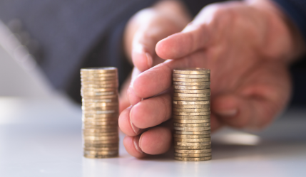 Há 20 anos não convivo mais com o meu marido. Ele faleceu e fiquei sabendo que tinha uma companheira. Tenho direito à pensão por morte?