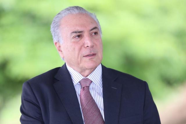 Propostas de Temer incluem idade mínima para aposentadoria e mudanças na CLT, diz jornal